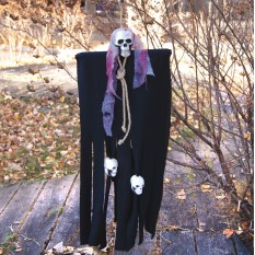 Декор для хэллоуина Призрачный Череп (95см) черный с серым 10082